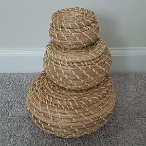 Nesting seagrass baskets